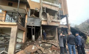 Ortalık savaş alanına döndü! 4 katlı apartmanda patlama