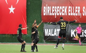 Aliağaspor FK, şampiyonluk yarışını sürdürdü