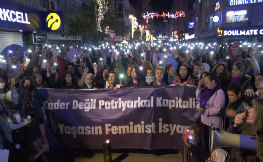 İzmir'de Feminist Gece Yürüyüşü'ne polis müdahalesi: 4 kadın gözaltında