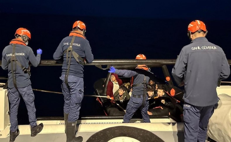 Yunanistan'ın geri ittiği 15 göçmen kurtarıldı