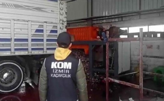 İzmir'de gümrük kaçağı 27 ton ürün ele geçirildi