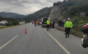 İzmir'de feci kaza: 2 ölü, 1 ağır yaralı