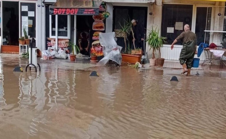 Dikili ve Aliağa'da sağanak etkili oldu!