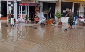 Dikili ve Aliağa'da sağanak etkili oldu!