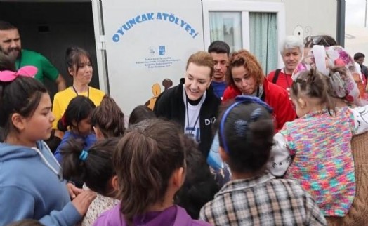 DEÜ'den depremzede çocuklara 'Oyuncak Atölyesi'