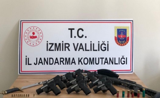 İzmir'de nefes kesen ruhsatsız silah operasyonu: 3 gözaltı