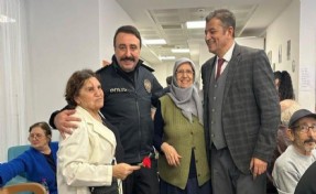 İzmir'de polisten huzurevine duygulandıran ziyaret