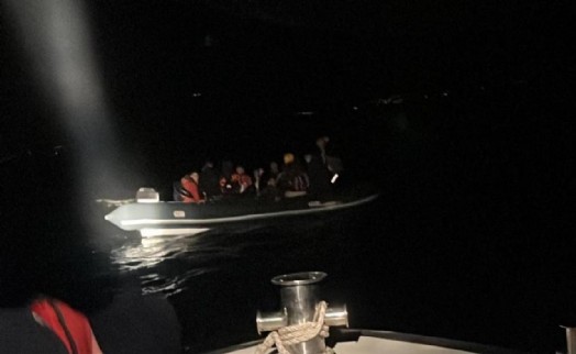 İzmir açıklarında 59 göçmen kurtarıldı!