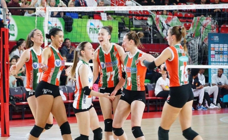 Karşıyaka Voleybol’un Sultanlar Ligi hayalleri seneye kaldı!