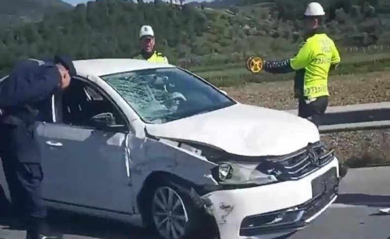 İzmir'de feci kaza: Araçtan inerken otomobilin çarptığı adam hayatını kaybetti