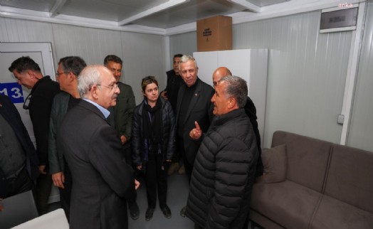 Kılıçdaroğlu, Pazarcık’ta İzmir Büyükşehir Belediyesi afet koordinasyon merkezini ziyaret etti