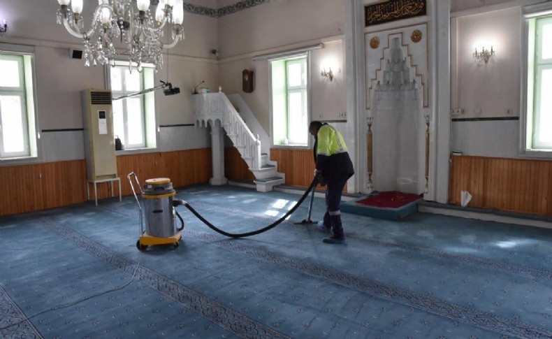 Menemen Belediyesi cami temizliğine hız verdi!