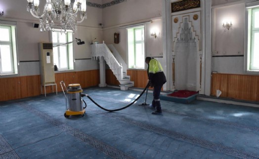 Menemen Belediyesi cami temizliğine hız verdi!