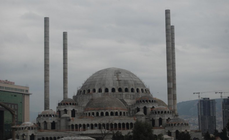 İzmir’in Ulu Camisi kaderine terk edildi