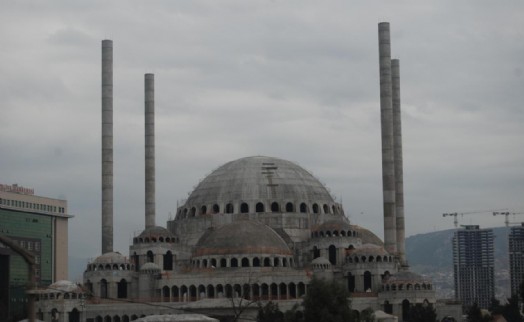 İzmir’in Ulu Camisi kaderine terk edildi