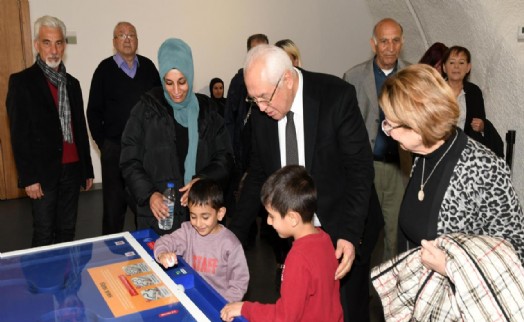 Deprem bölgelerinden gelen çocukları, Başkan Selvitopu yalnız bırakmadı