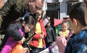 Bornovalı minikler toprağa dokundu