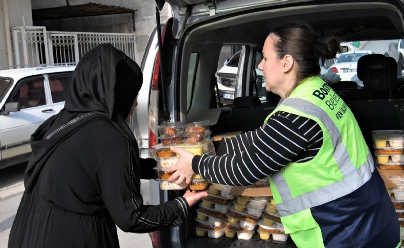 Bornova’da iftara sıcak yemek