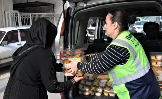 Bornova’da iftara sıcak yemek