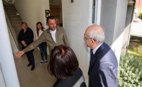 Kılıçdaroğlu eşi ile birlikte KKTC'ye gitti