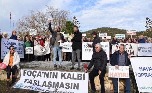 Foça'da tarihi alana kurulmak istenen taş ocağı projesi iptal edildi