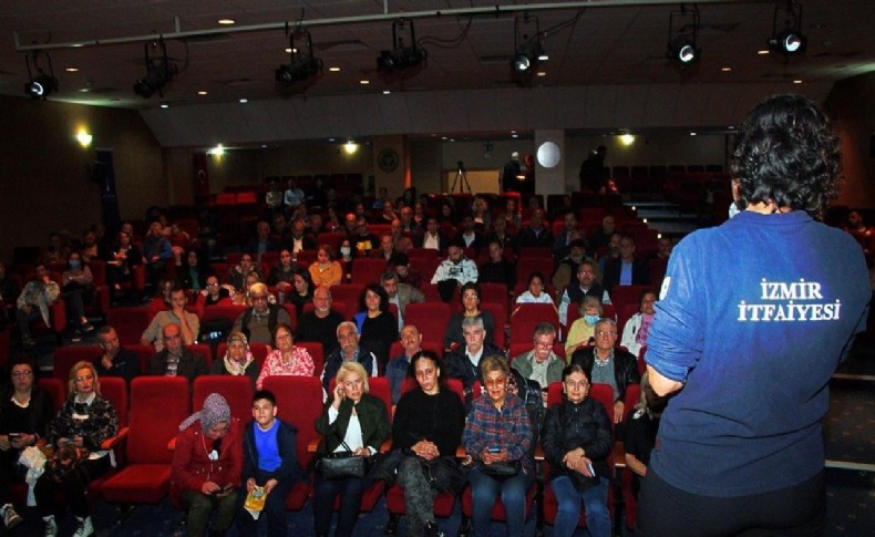 İzmir’de mahalle afet gönüllüleri eğitimleri başladı