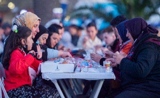 Ramazanın ilk gününde İzmir, Adıyaman, Osmaniye ve Hatay'da iftar sofrası kurulacak