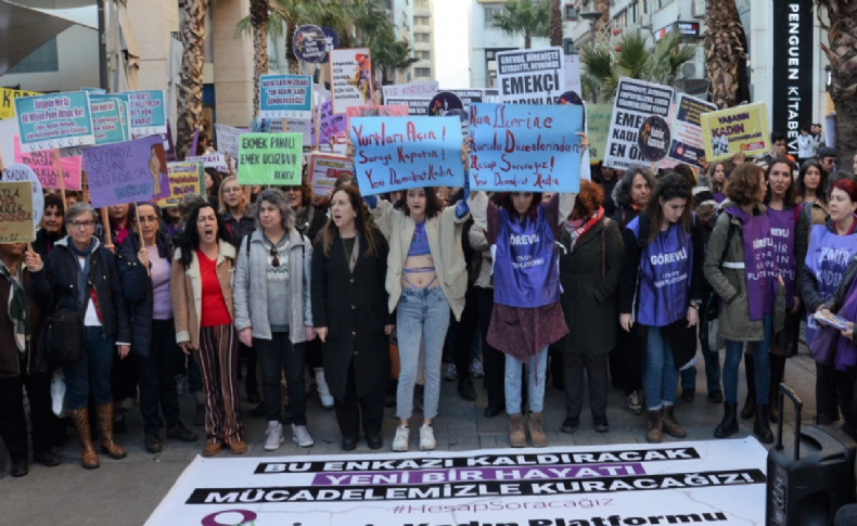 İzmir Kadın Platformu 8 Mart yürüyüşünde depremzedelere yardım topladı