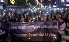 Kadınlar 8 Mart'ta İzmir'de de gece yürüyüşü yaptı, hükümeti protesto etti