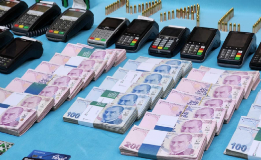 9 ilde bankaları 100 milyon lira dolandıran 9 şüpheli tutuklandı