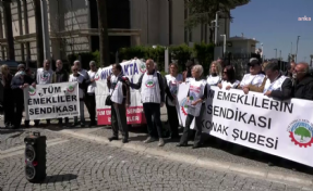 Emekliler İzmir'de meydana indi: İktidara 'zam' tepkisi