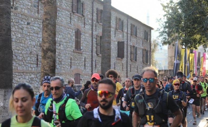 Efes Ultra Maraton koşuldu: Sporcular depremzedeleri unutmadı