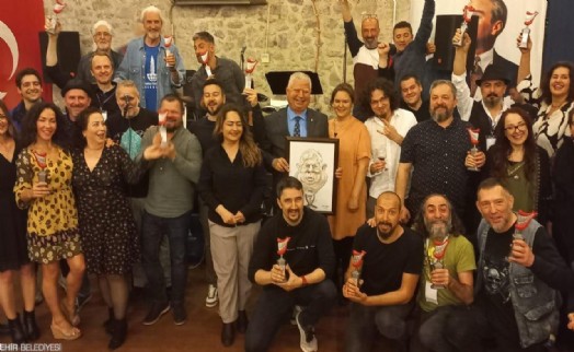 Dünyaca ünlü karikatüristler İzmirliler için çizdi