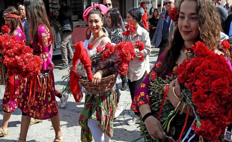 Dünya Romanlar Günü Çeşme'de kutlandı