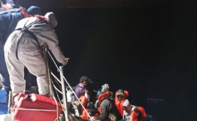 İzmir açıklarında 68 göçmen kurtarıldı, 45'i yakalandı