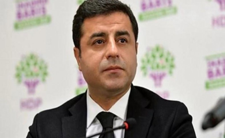 Selahattin Demirtaş da 'seccade' tartışmasına katıldı, Erdoğan'ı hatırlattı!