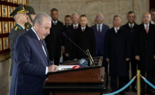 Devlet erkanı, Anıtkabir'i ziyaret etti