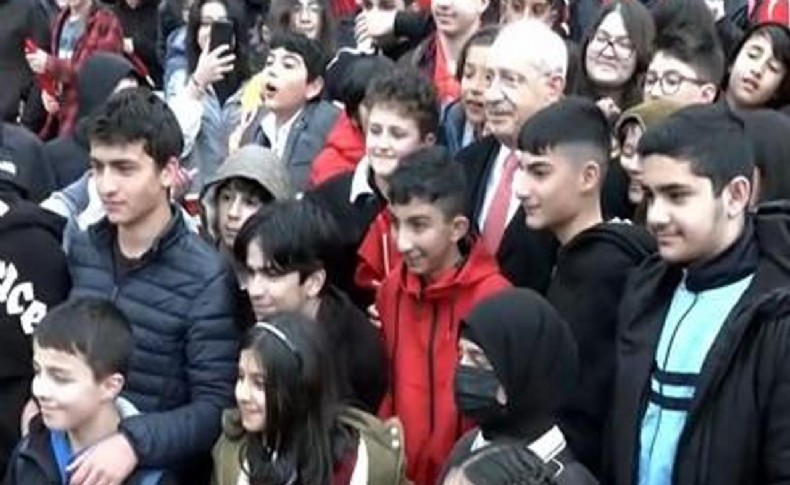 23 Nisan'da çocuklardan 'Kemal Dede'ye yoğun ilgi