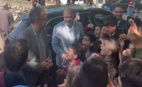 Bakan Kasapoğlu'nun yolunu çocuklar kesti