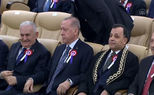 AYM töreninde gergin anlar... Cumhurbaşkanı Erdoğan, Kılıçdaroğlu'nun elini sıkmadı