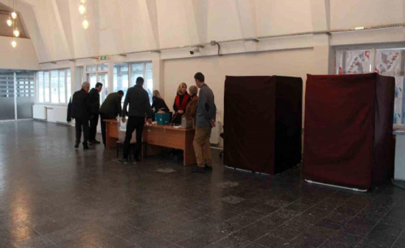 Yurt dışı seçmenler için oy kullanma işlemi başladı