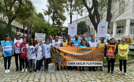 İzmir'de sağlıkçılardan protesto: Sağlıkta şiddet sona ersin!