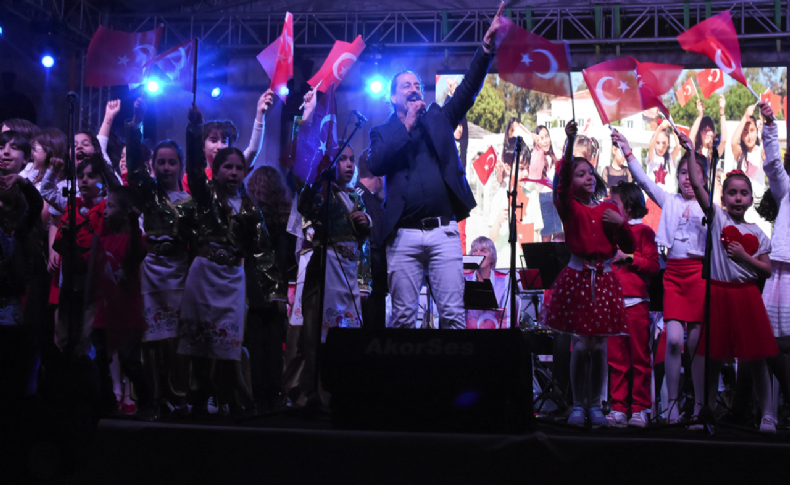 Foça'da 23 Nisan büyük coşkuya sahne oldu