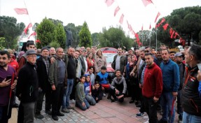 Yerli araç TOGG Kınık'ta ilgi odağı oldu