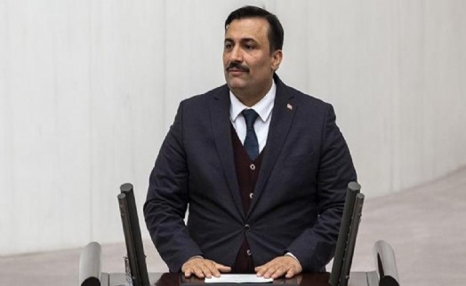 AK Partili Bekle’den CHP’nin Menemen’de açtığı Roman karikatürüne tepki