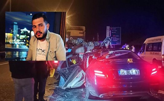 İzmir’de otomobil tıra ok gibi saplandı: 1 ölü