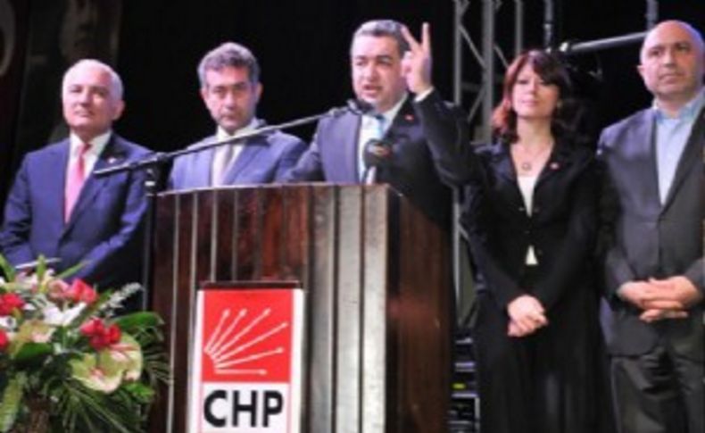 CHP İzmir'in dayanışma yemeğinde 3 il yöneticisinden manidar hareket