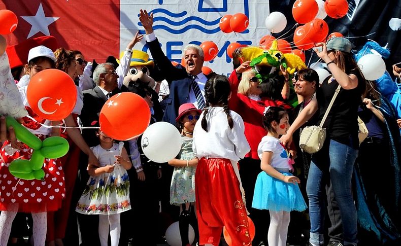 23 Nisan Çeşme'de karnaval havasında kutlandı