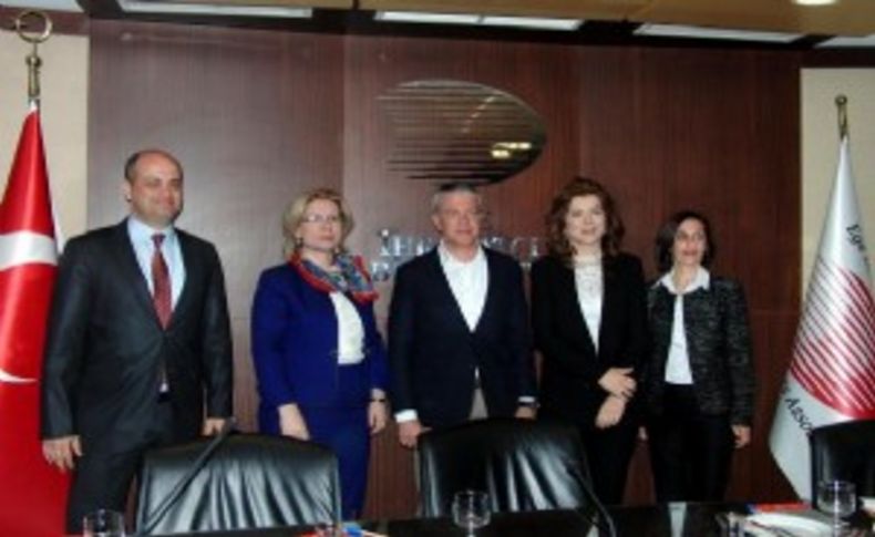 Gelinlikte İzmir rakipsiz