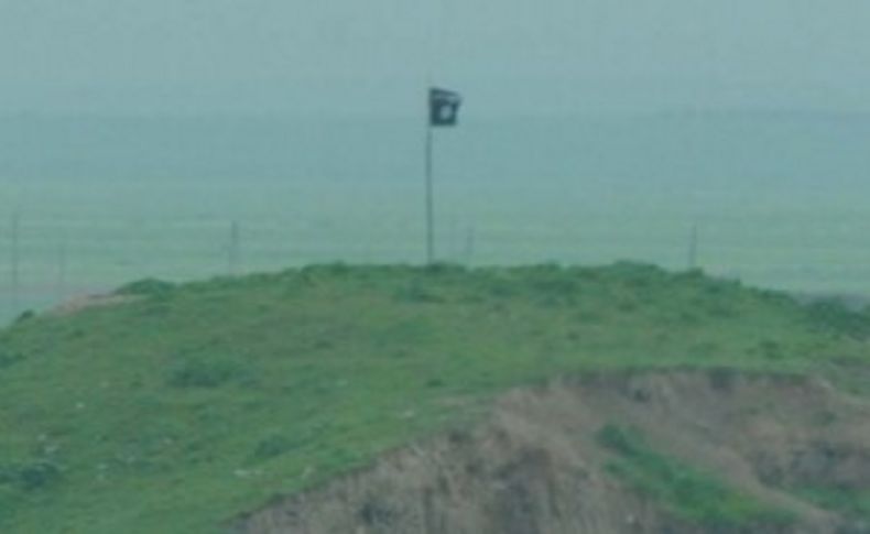 Flaş! IŞİD Türkiye sınırına bayrak dikti